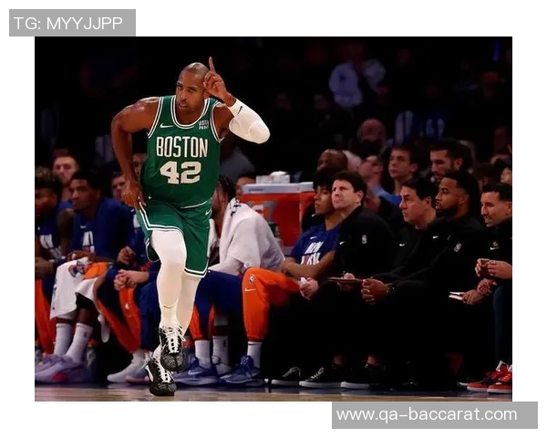 老将霍福德因右腿筋拉伤缺席第四节将进入每日观察状态