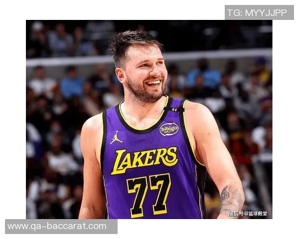 东契奇幽默自嘲英语水平调侃八村塁大学经历引发关注