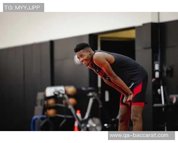 布兰登米勒闪耀赛场23分钟内高效砍下15分5助攻正负值高达16 布兰登米勒闪耀赛场23分钟内高效砍下15分5助攻正负值高达16